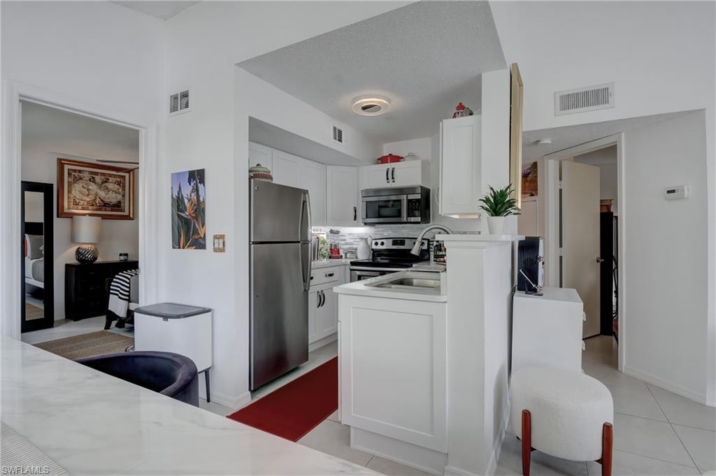 VENETIAN PALMS - Residential