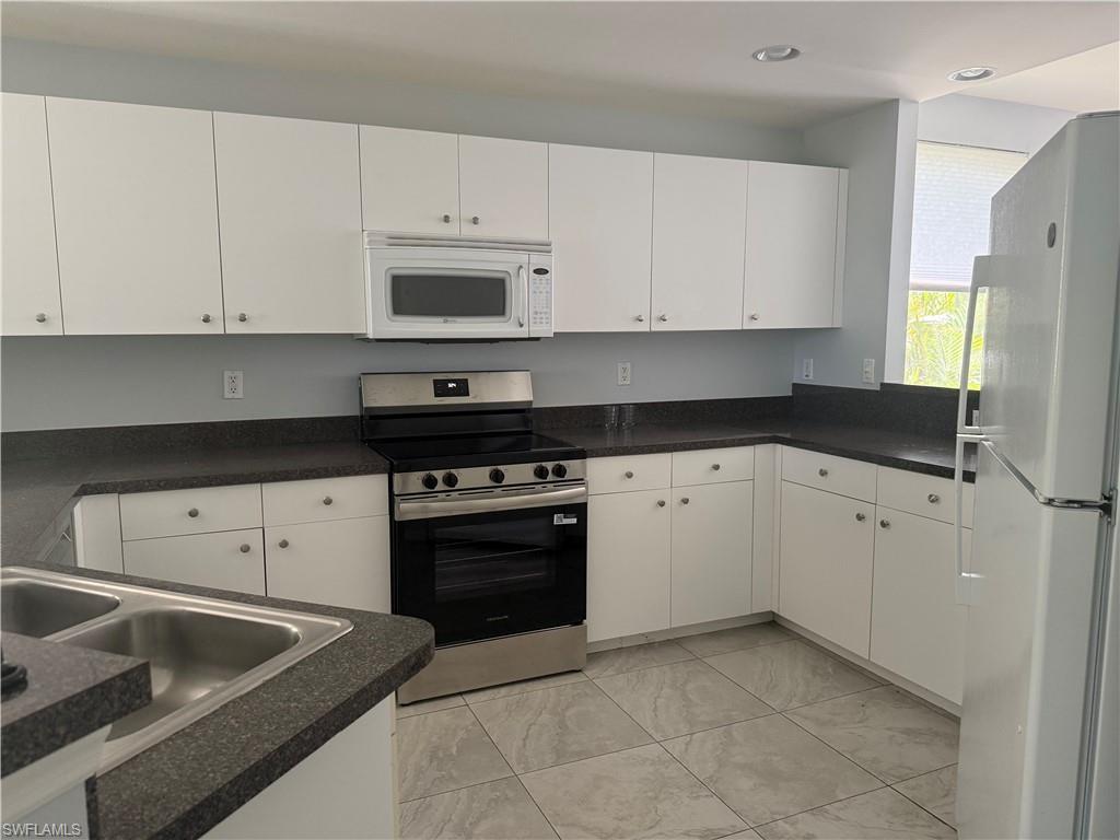 FAIRWAY VILLAS - Residential