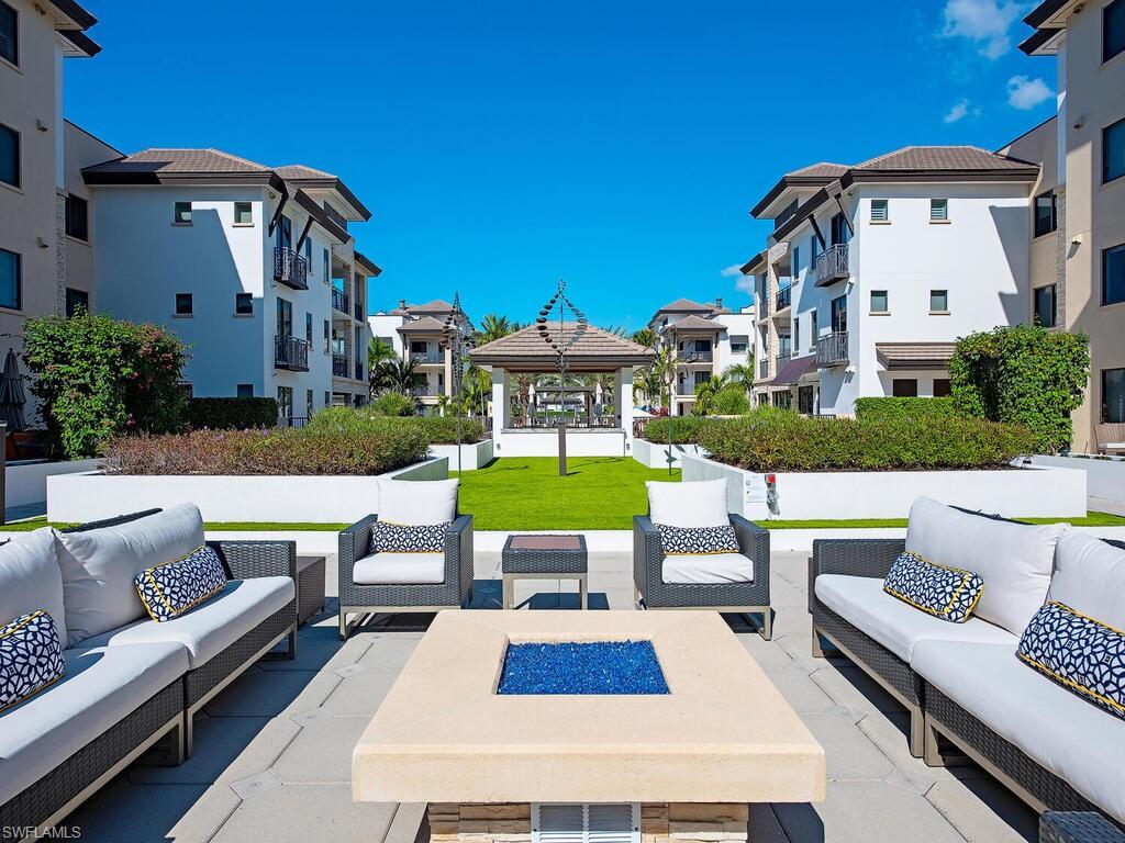 NAPLES SQUARE - Residential