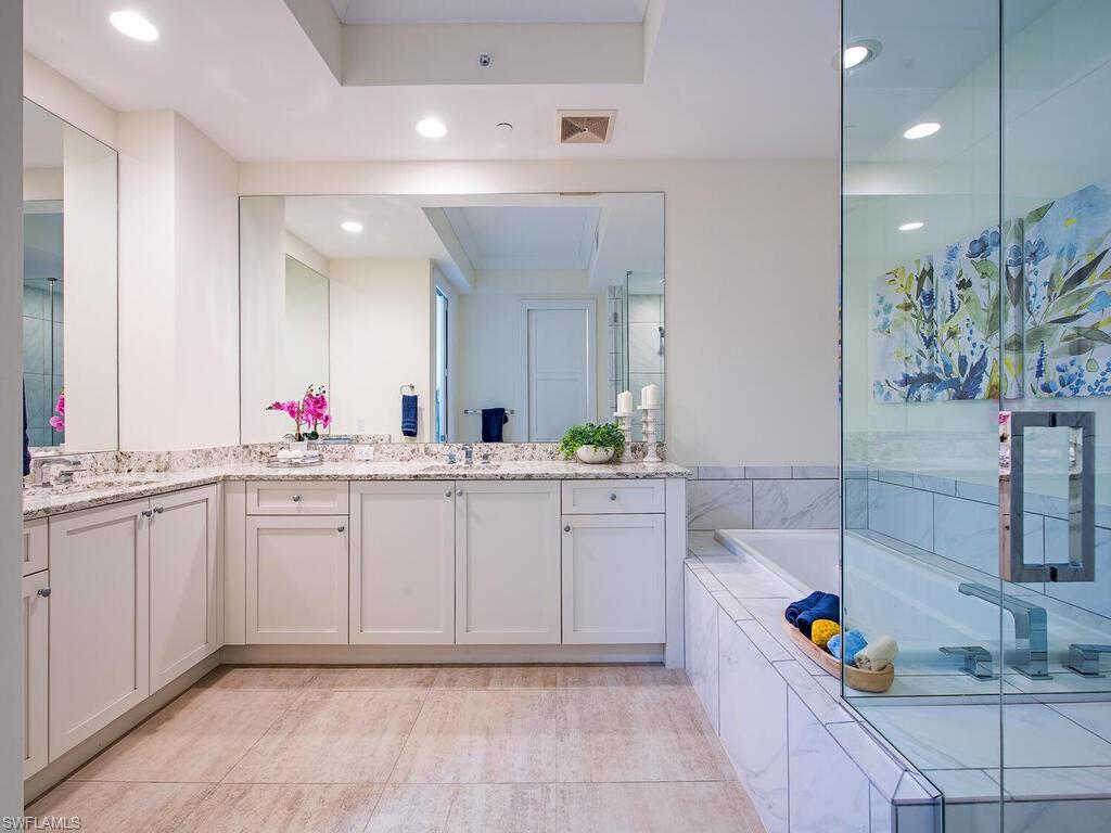 NAPLES SQUARE - Residential