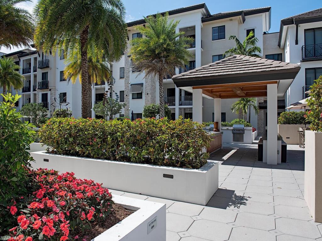 NAPLES SQUARE - Residential