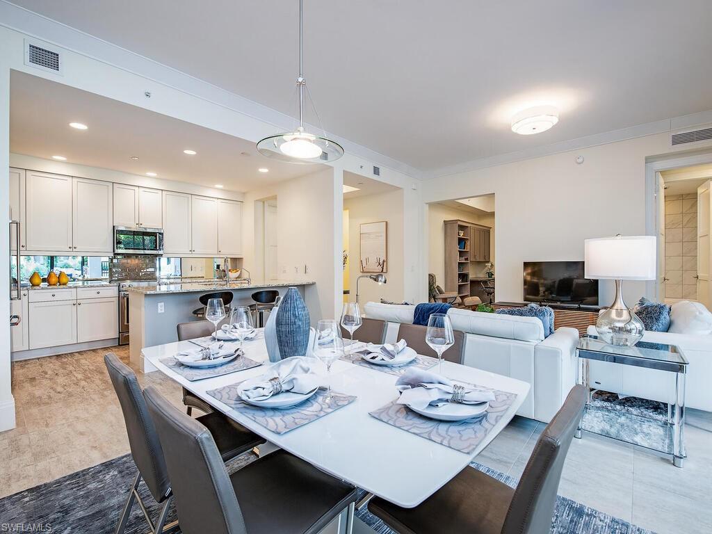 NAPLES SQUARE - Residential