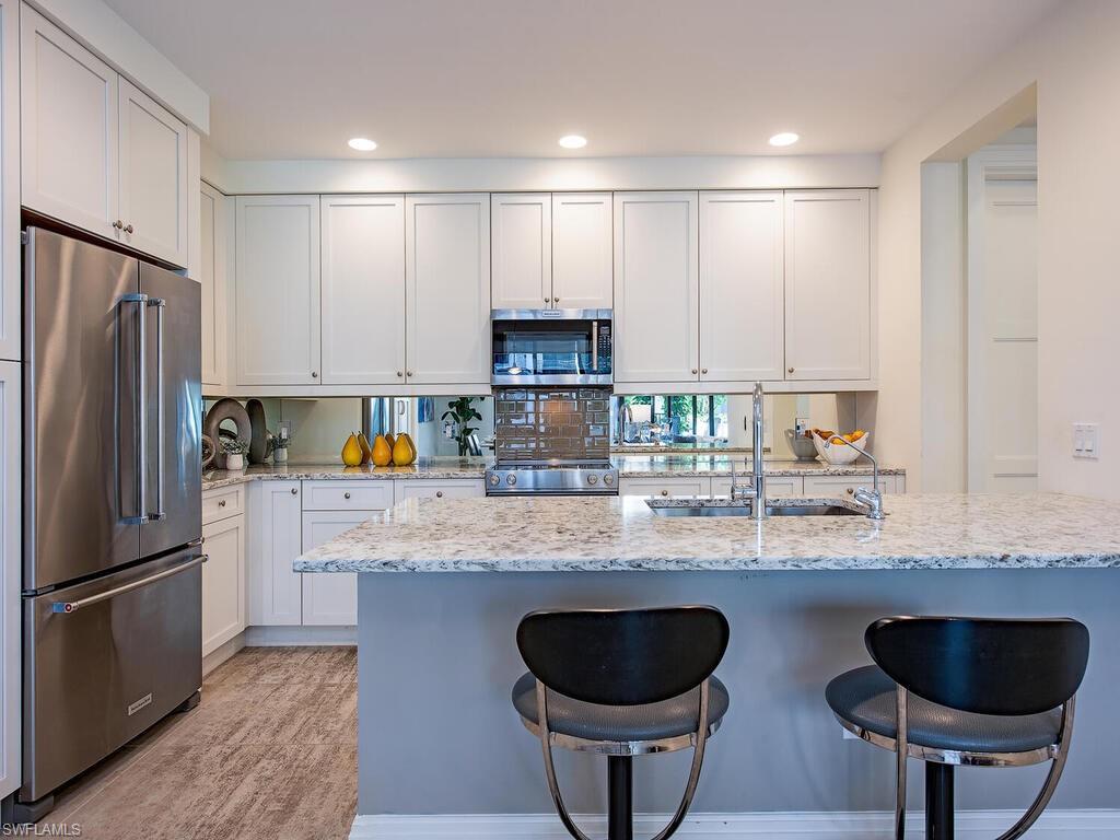 NAPLES SQUARE - Residential