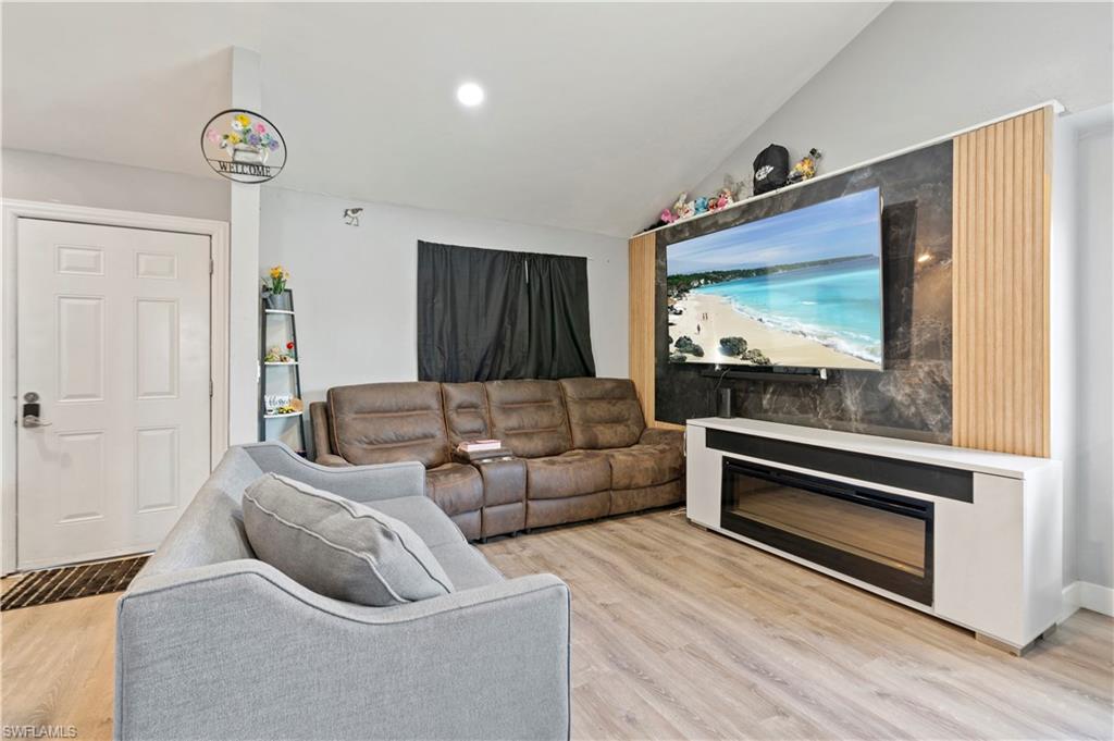 PINE MANOR - Residential