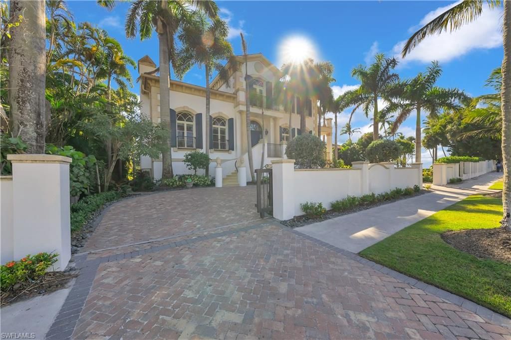 Photo of 40 5th AVE S, NAPLES, FL 34102 (MLS # 224022030)