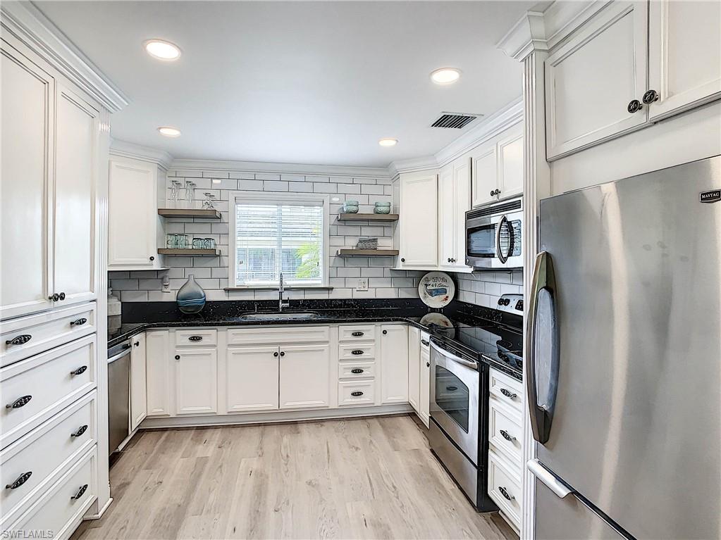 MONTEGO MANOR - Residential