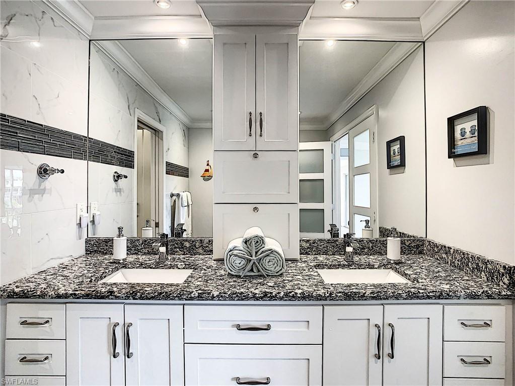 MONTEGO MANOR - Residential