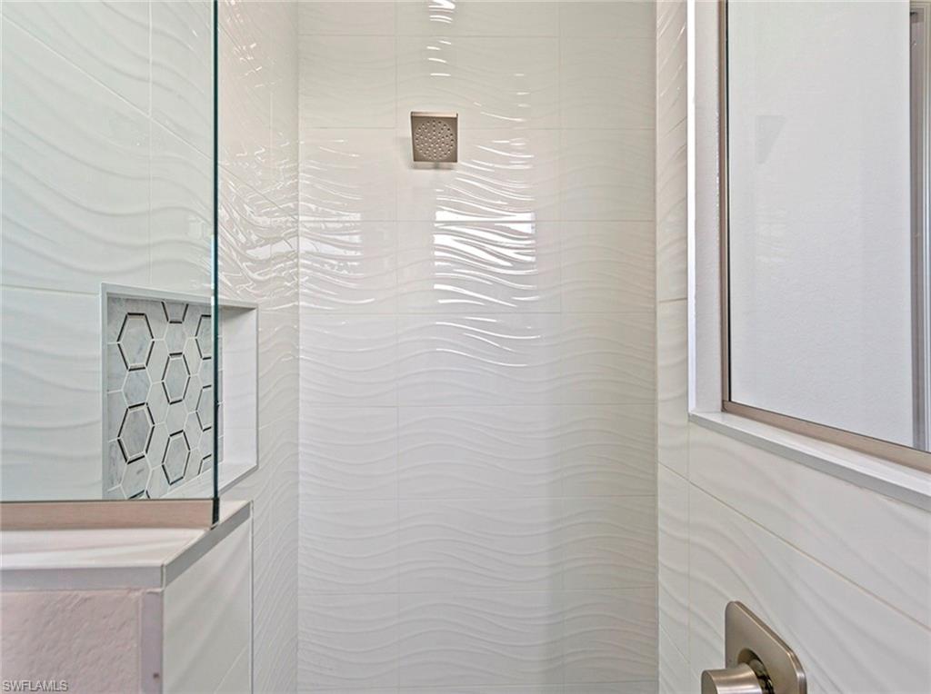 WINDWARD ISLE - Residential