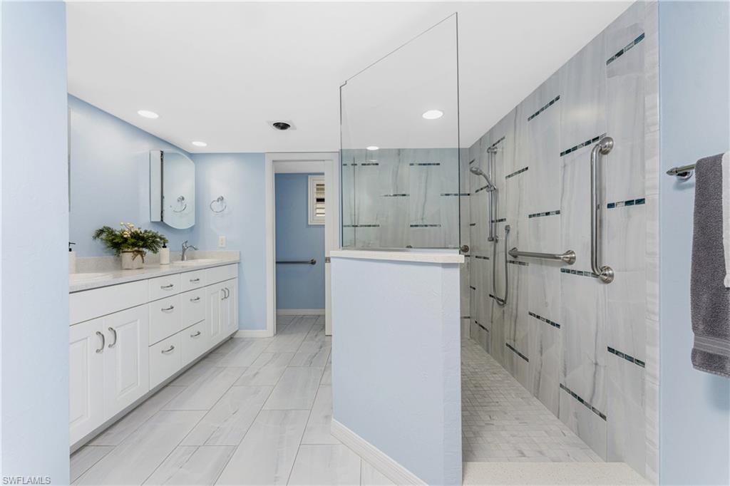 COMMODORE CLUB - Residential