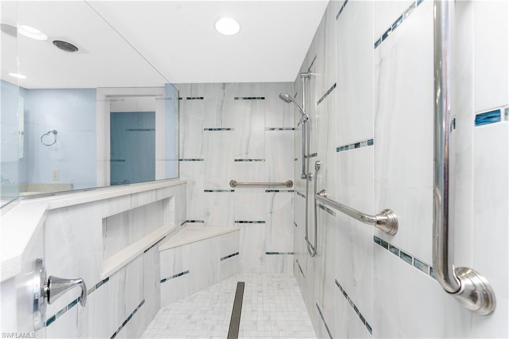 COMMODORE CLUB - Residential