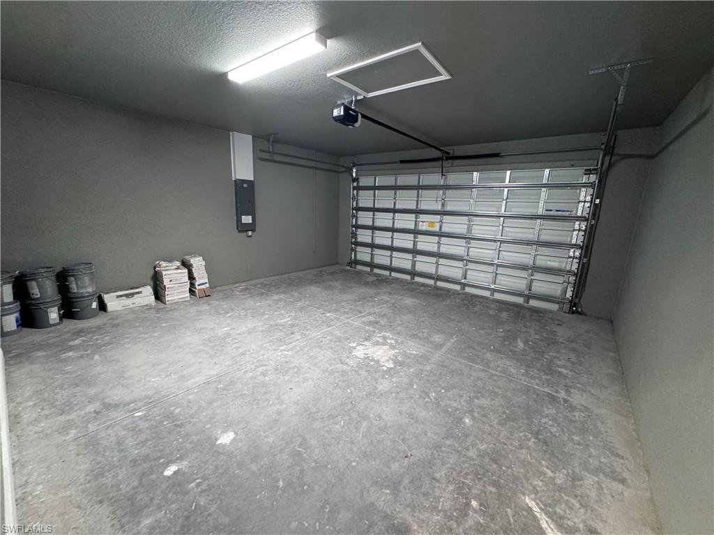 BANYAN VILLAGE - Residential Lease