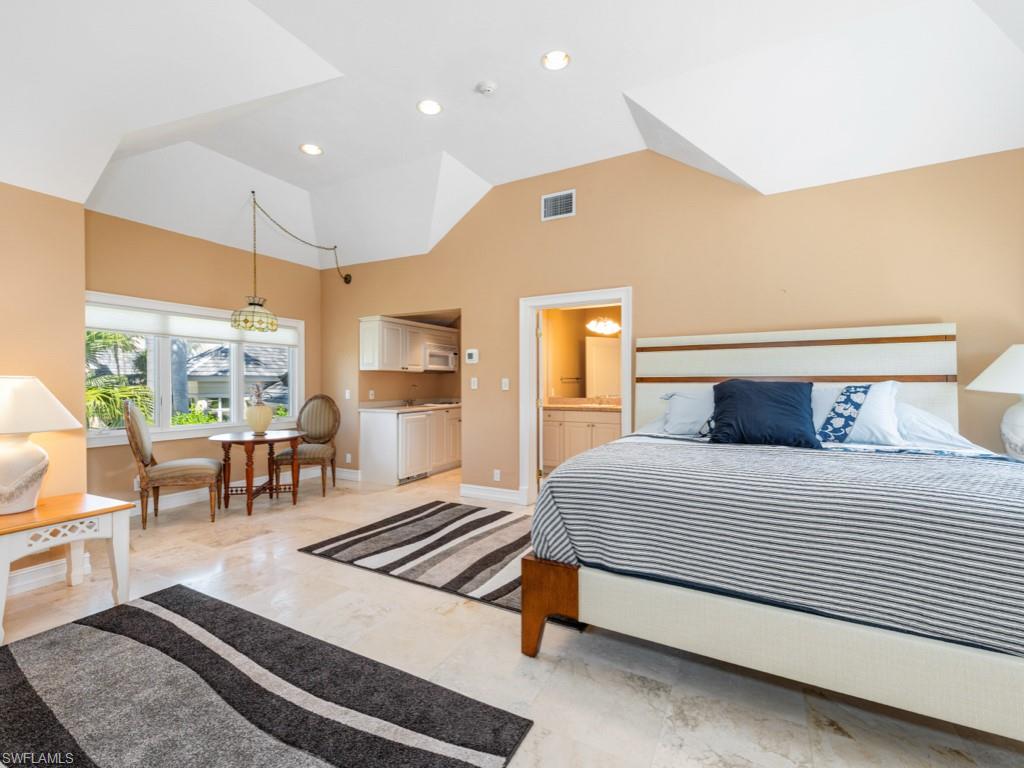 BAY WOODS - Residential