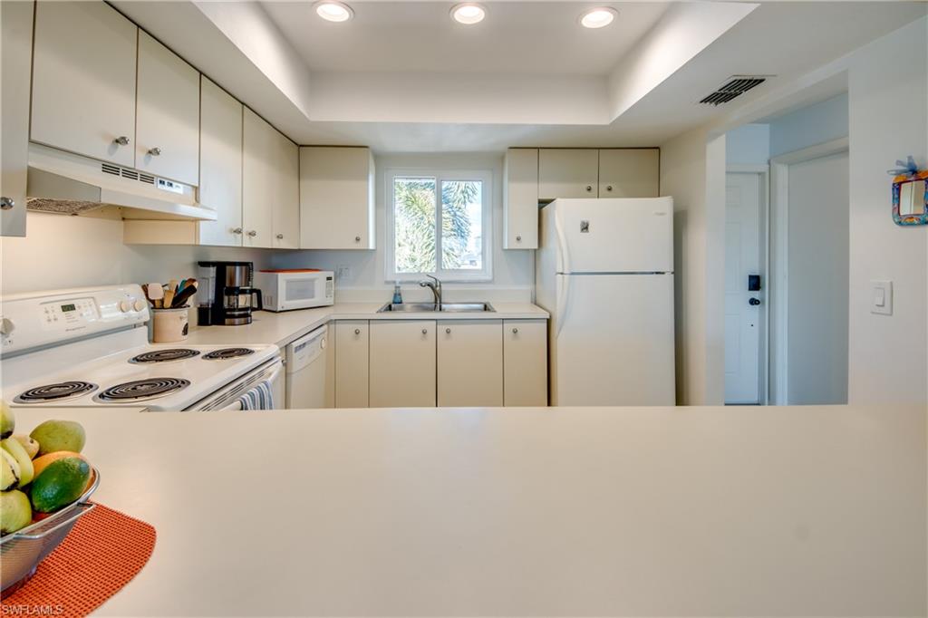 VILLA DE VERN CONDO - Residential