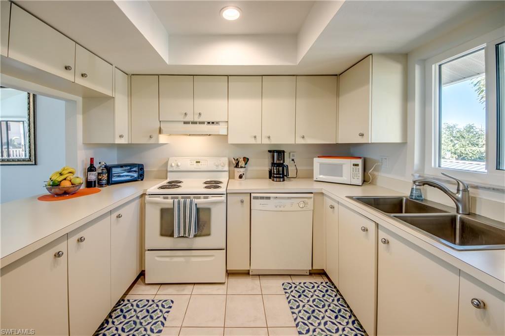 VILLA DE VERN CONDO - Residential