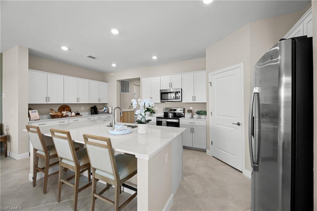 COUNTRY CLUB - Residential