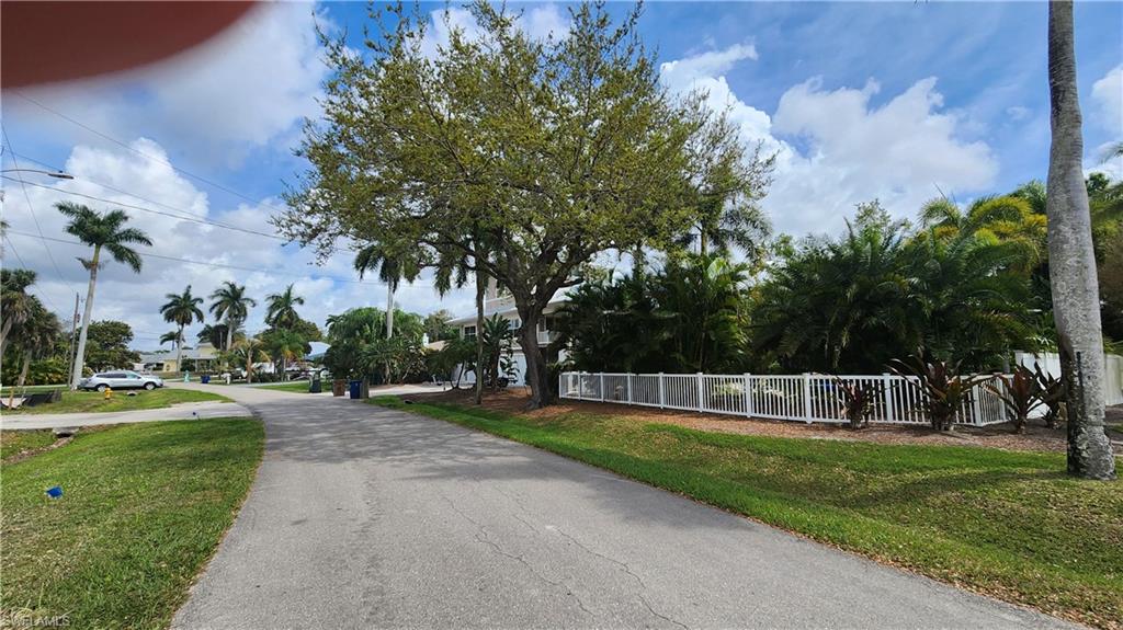 BROADVIEW MANOR - Land