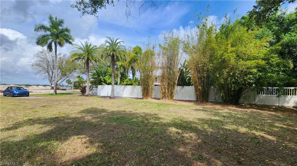 BROADVIEW MANOR - Land