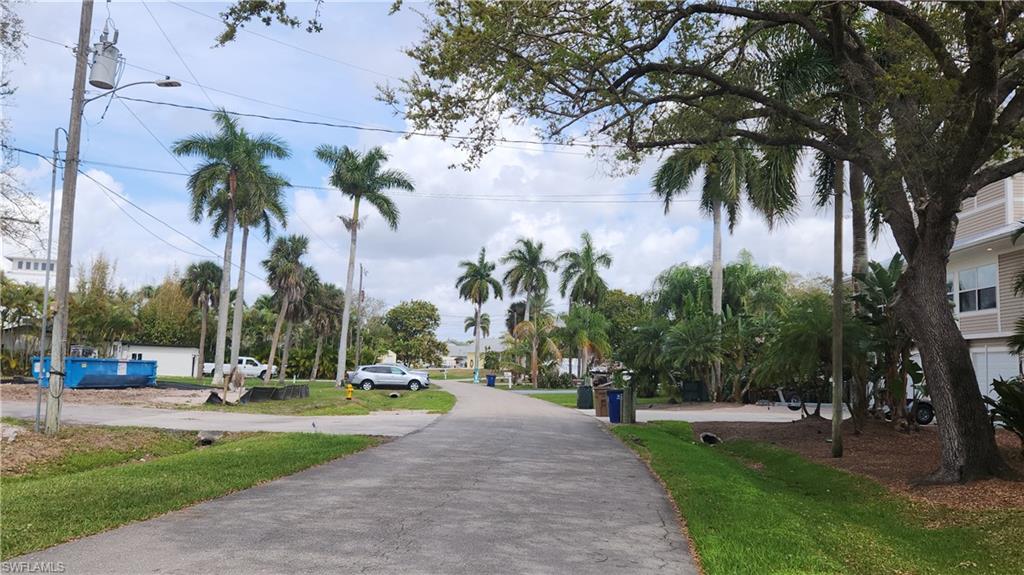 BROADVIEW MANOR - Land