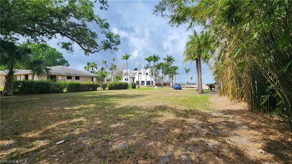 BROADVIEW MANOR - Land