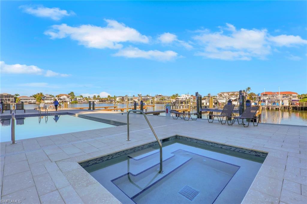 BAREFOOT PELICAN - Residential