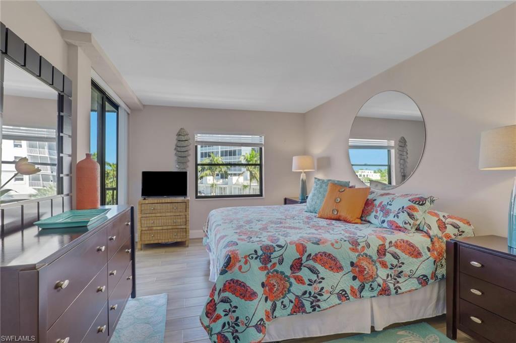 BAREFOOT PELICAN - Residential