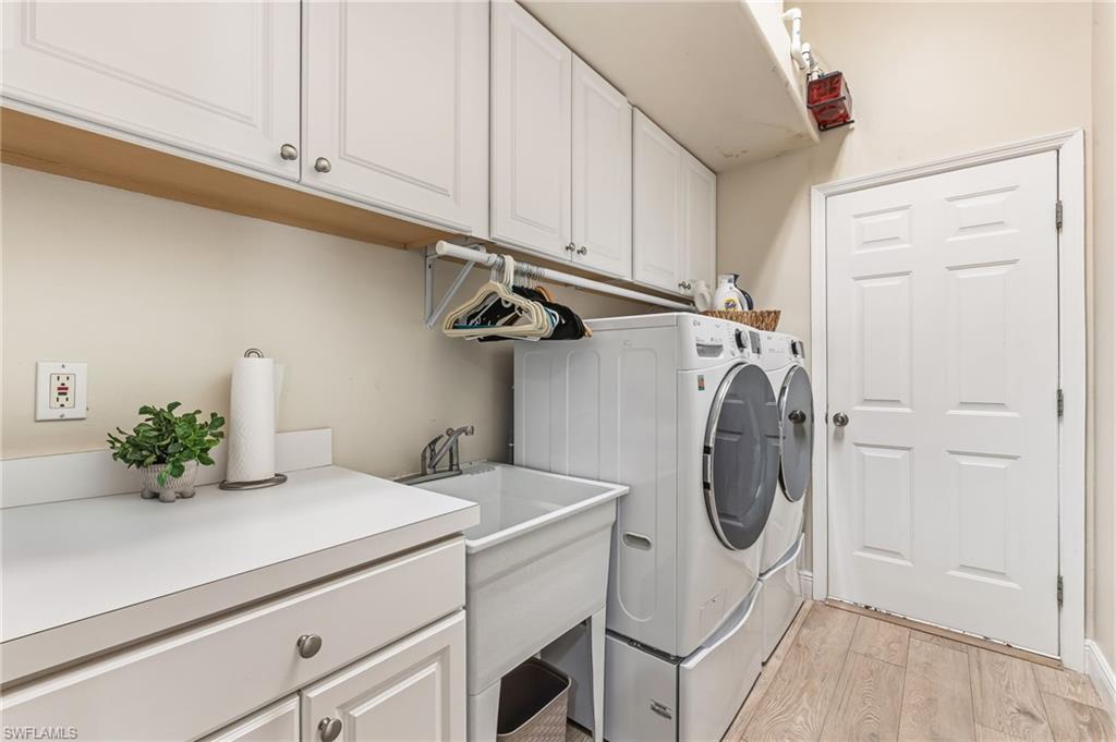 HAMPTON LAKES - Residential