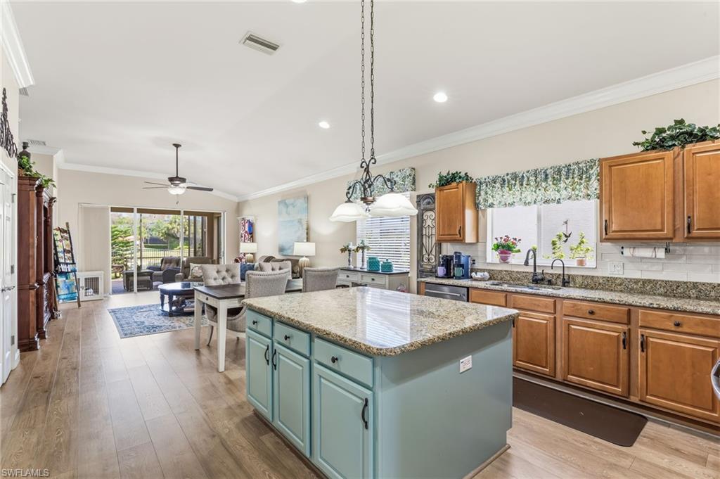 HAMPTON LAKES - Residential