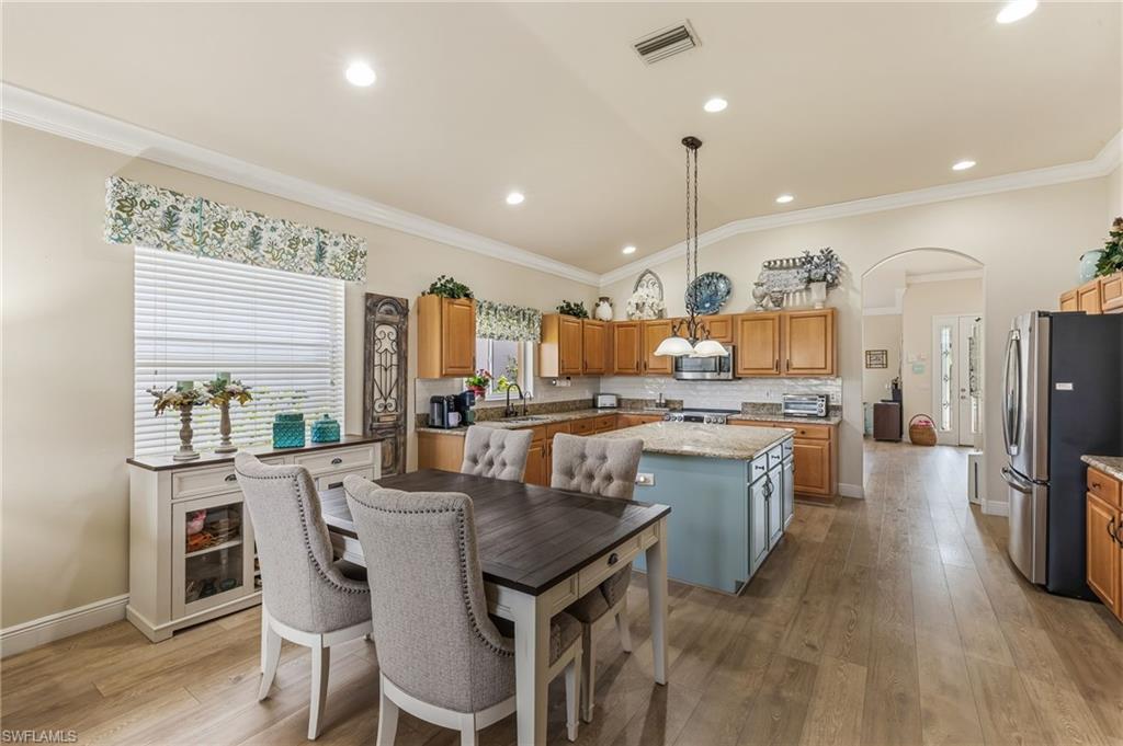 HAMPTON LAKES - Residential