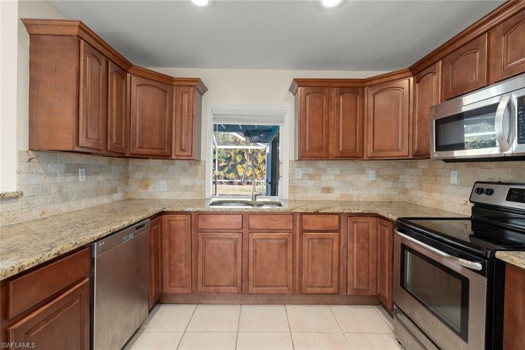 FORT MYERS SHORES - Residential