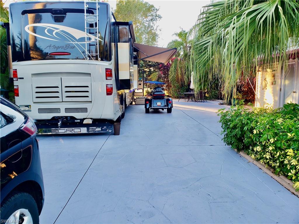 RIVERBEND MOTORCOACH RESORT - Land