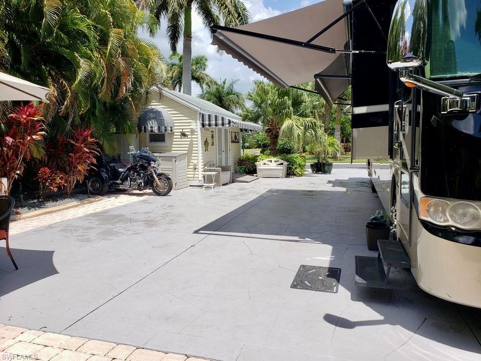 RIVERBEND MOTORCOACH RESORT - Land