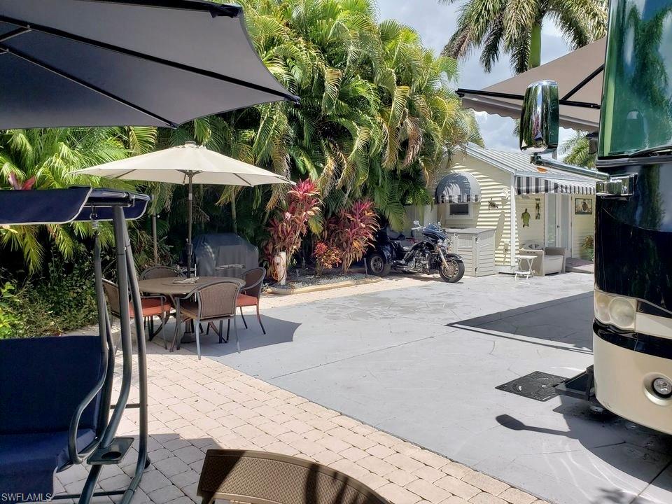 RIVERBEND MOTORCOACH RESORT - Land