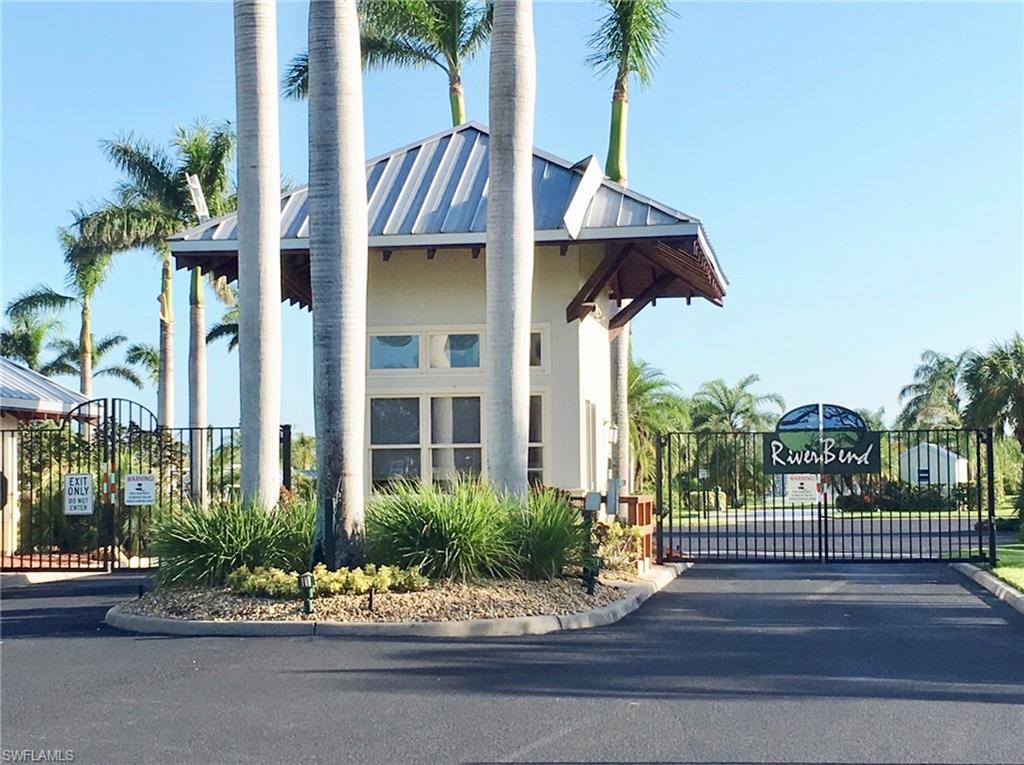 RIVERBEND MOTORCOACH RESORT - Land