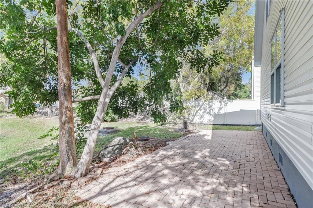 LEAWOOD LAKES - Residential