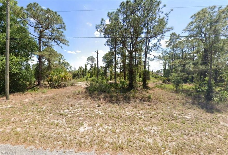 Great opportunity to own a residential lot located at 852 Carpenter St, Lehigh Acres, Florida. This spacious lot is perfect for building a new single-family home in a rapidly developing neighborhood with many new constructions already completed nearby. The lot is approximately 10,249 sq ft (about 0.24 acres) and is zoned for residential use, offering plenty of space for a comfortable home and outdoor living area. Conveniently located with easy access to State Road 82 and Bell Blvd, making commuting to Fort Myers and surrounding areas simple and fast.
The property is close to: Shopping centers and supermarkets, Schools and parks, Restaurants and everyday services, Major roads for quick access to Fort Myers. Lehigh Acres is one of the fastest-growing communities in Lee County, making this lot a great option for homeowners, builders, or investors looking to build in an expanding area.