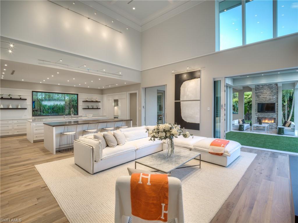 PINECREST AT PELICAN BAY - Residential