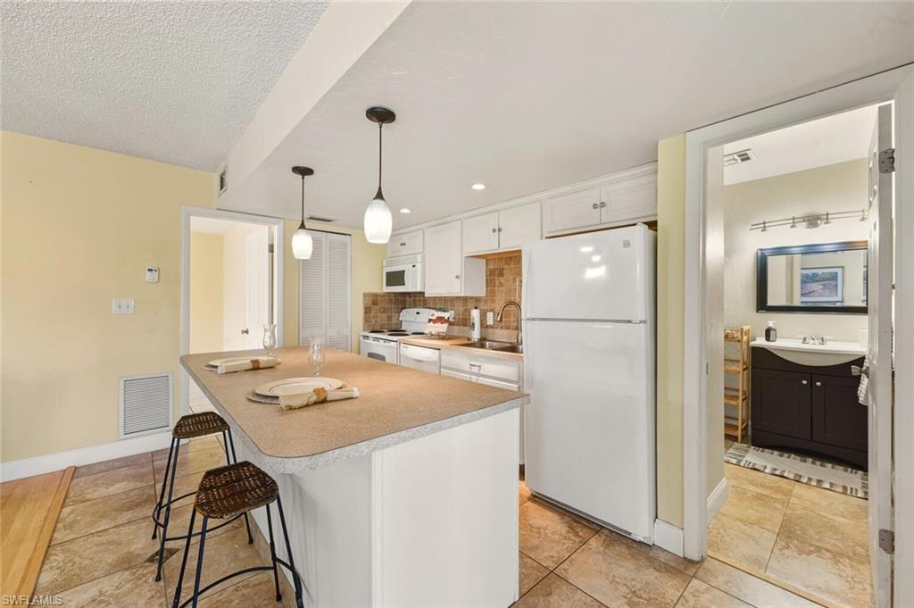 GLADES COUNTRY CLUB - Residential