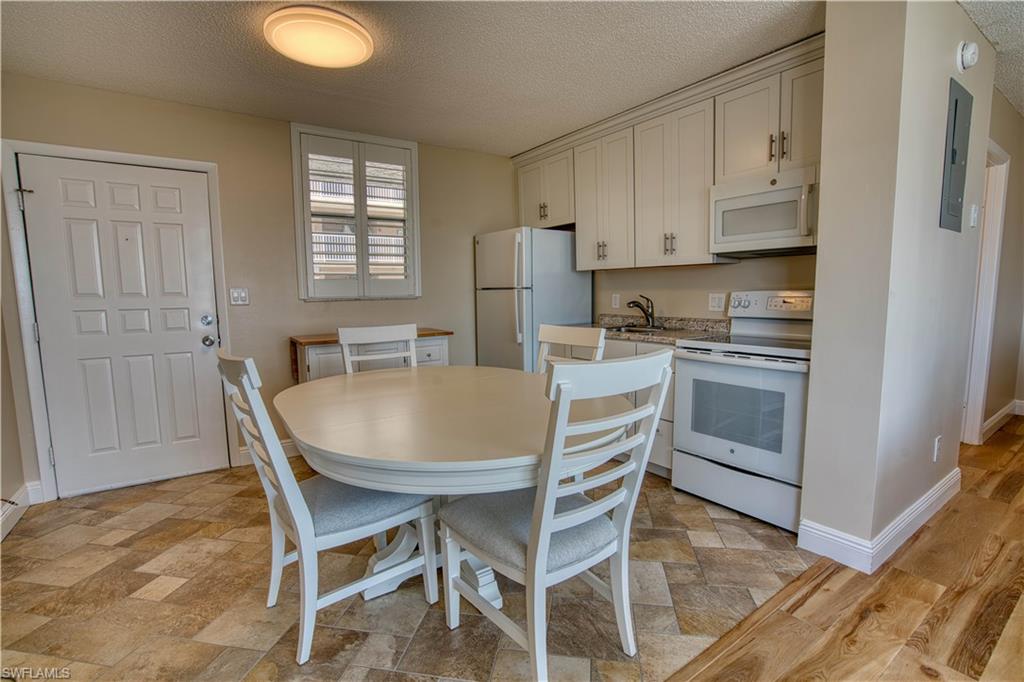 BEACH AND TENNIS CLUB - Residential Lease