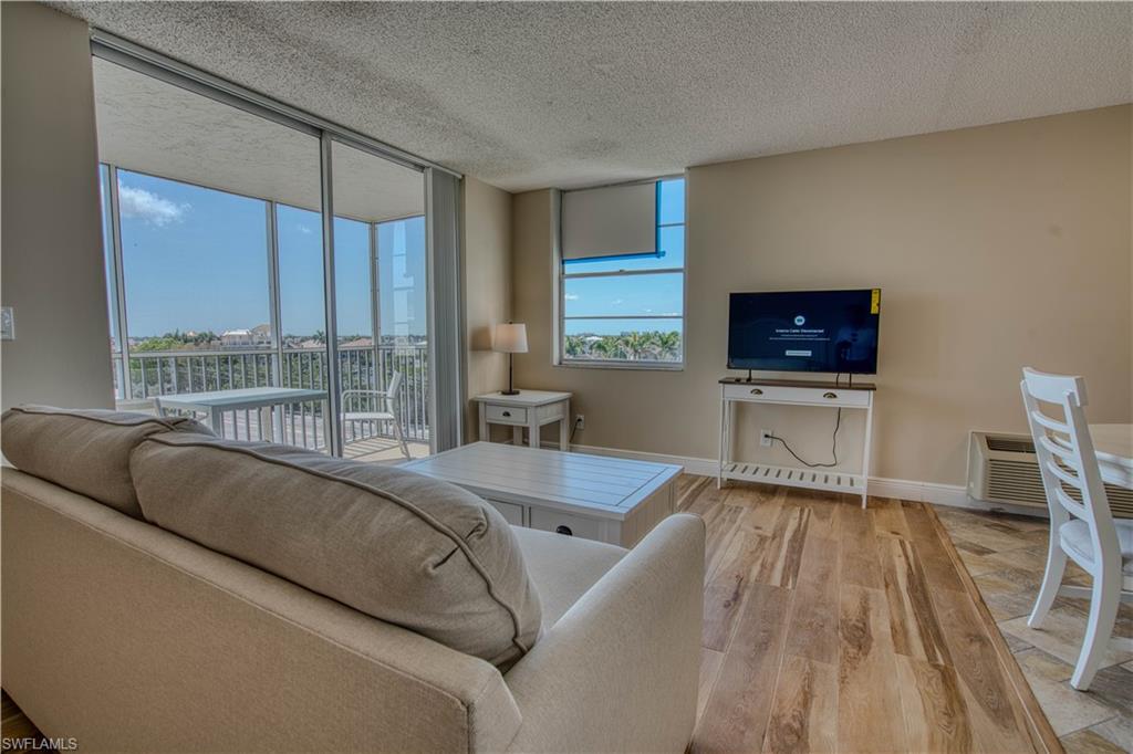 BEACH AND TENNIS CLUB - Residential Lease