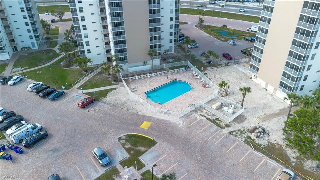 BEACH AND TENNIS CLUB - Residential Lease