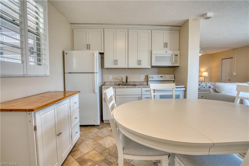 BEACH AND TENNIS CLUB - Residential Lease