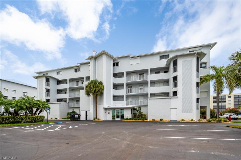 ROYAL PELICAN TOWNHOUSE - Residential