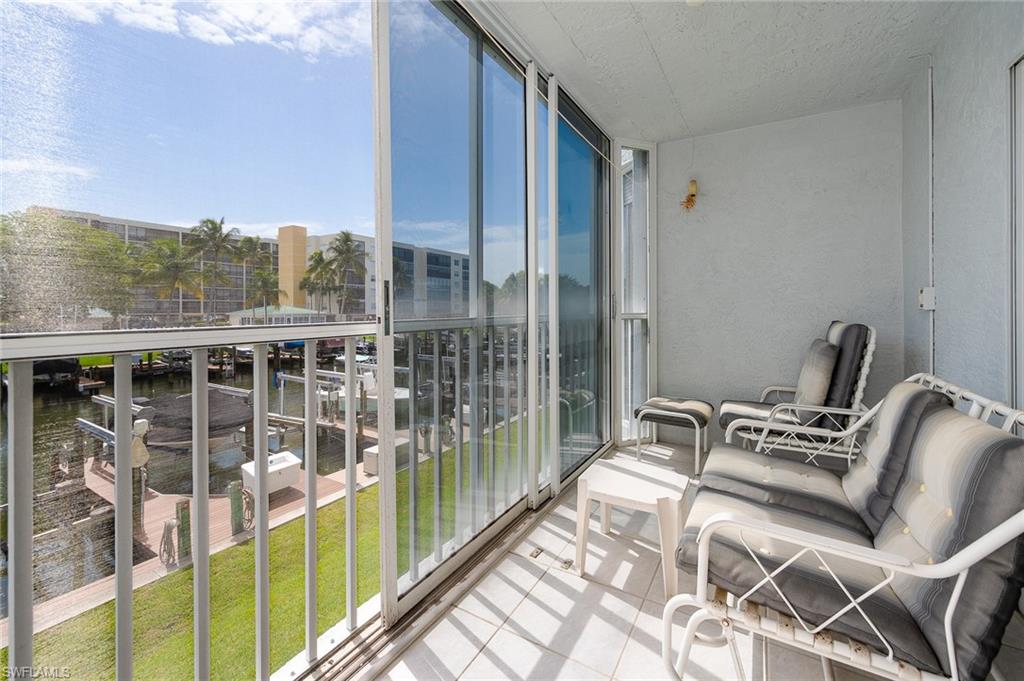 ROYAL PELICAN TOWNHOUSE - Residential