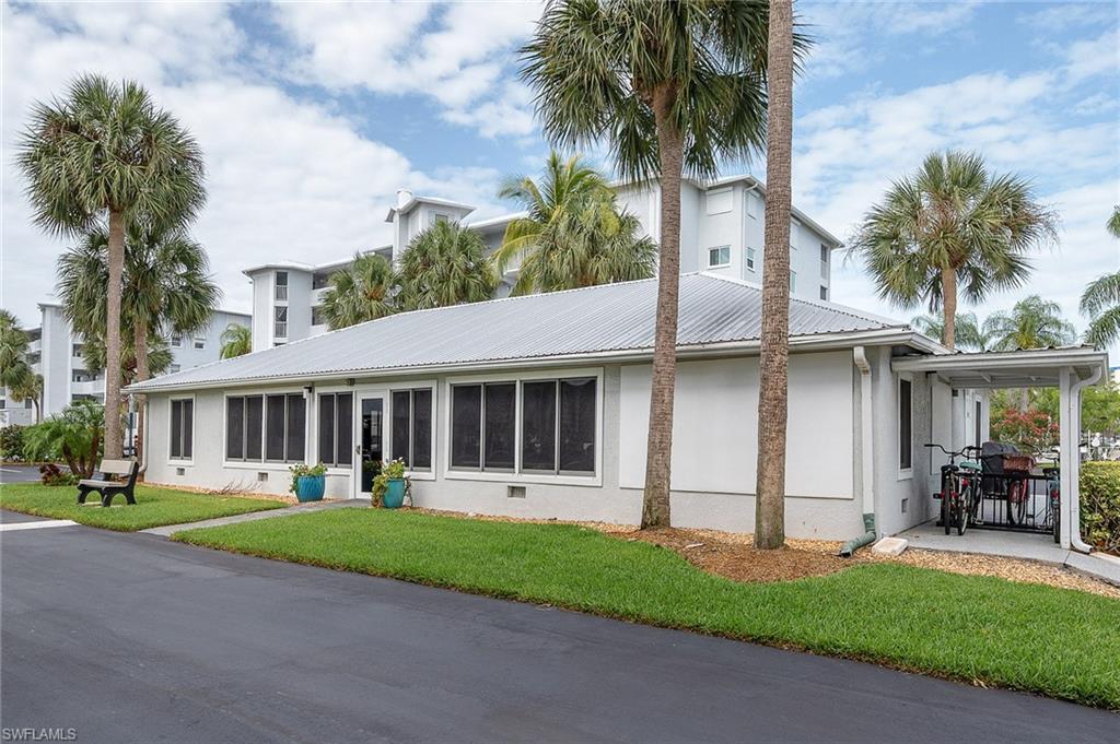 ROYAL PELICAN TOWNHOUSE - Residential