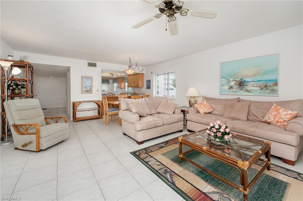 ROYAL PELICAN TOWNHOUSE - Residential