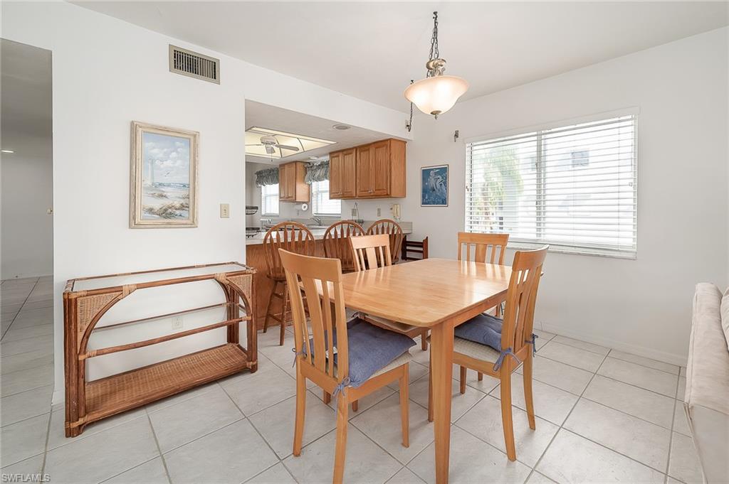 ROYAL PELICAN TOWNHOUSE - Residential