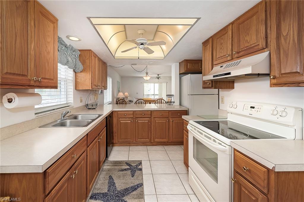 ROYAL PELICAN TOWNHOUSE - Residential