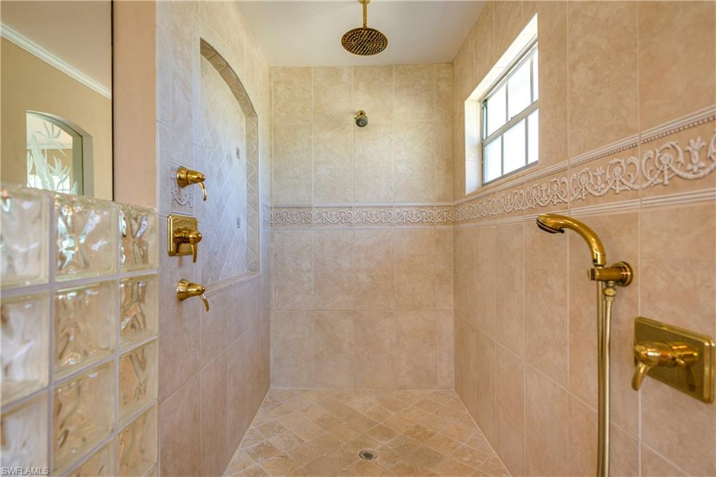 LIVINGSTON WOODS - Residential