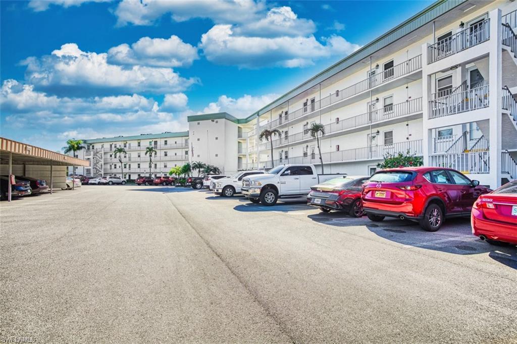 SEVEN LAKES - Residential