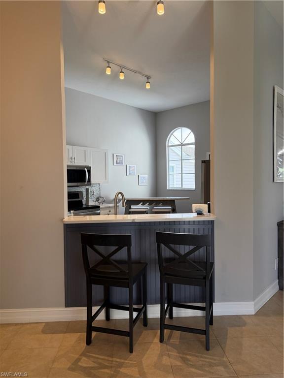 LAKESIDE CARRIAGE HOMES - Residential Lease